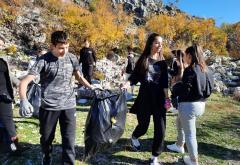 FOTO | Osnovnoškolci iz Starog grada Blagaja 'izvukli' sedam vreća smeća 